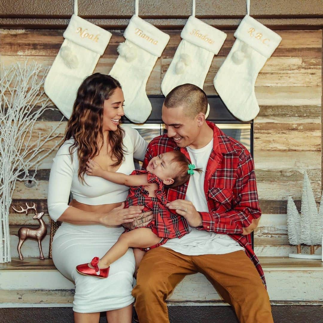 Tianna Gregoryさんのインスタグラム写真 - (Tianna GregoryInstagram)「Merry Christmas Eve from the Cook family! ❄️」12月25日 8時13分 - tiannag