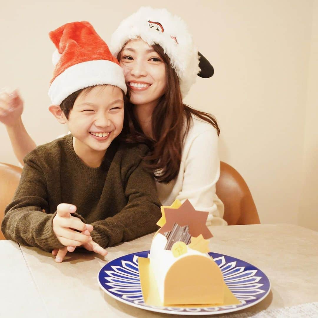 喜田彩子さんのインスタグラム写真 - (喜田彩子Instagram)「﻿ ﻿ Merry christmas🎄❄️﻿ ﻿ 今年も無事サンタ任務完了🎅🏻﻿ ﻿ ﻿ ﻿ #christmas #クリスマス #20201224 #20201225 #おうちクリスマス #christmasdinner﻿ ﻿ ﻿」12月25日 8時30分 - ayacokida