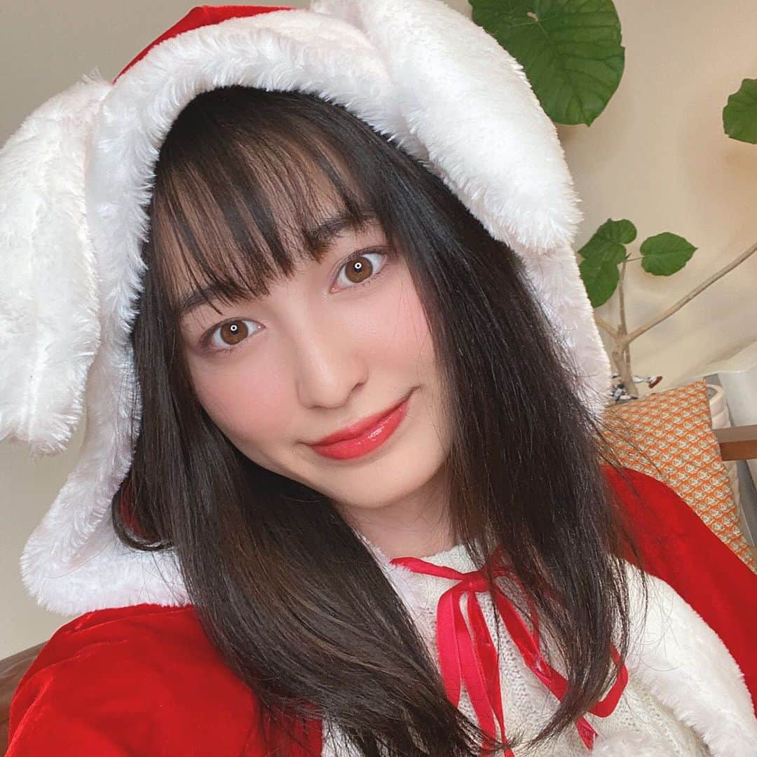 堀口日萌のインスタグラム：「メリークリスマス🎄🎄🎄 うさぎさんた🐰 クリスマスツリー飾って準備完了⚡️ 今年のクリスマスの目標はご飯食べまくること🍚 がんばります☀️☀️  #クリスマス#クリスマスツリー#サンタ#ご飯」