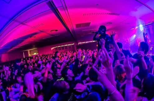 Crystal Lakeのインスタグラム：「Me: Could you bring back those days? I been a good boy not playing any shows. Santa: No.  We had a great time at Porno Express 2019 around this time last year. What did you ask Santa for?  クリスマスいかがお過ごしですか？ 昨年の今頃、@rottengraffity 主催のポルノ超特急に出演しました。 あの時の思い出をコメントで聞かせてください。」