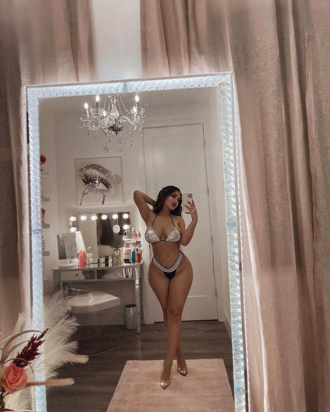 Aylen Aのインスタグラム：「🍯☀️✨ @fashionnova fashionnovapartner」