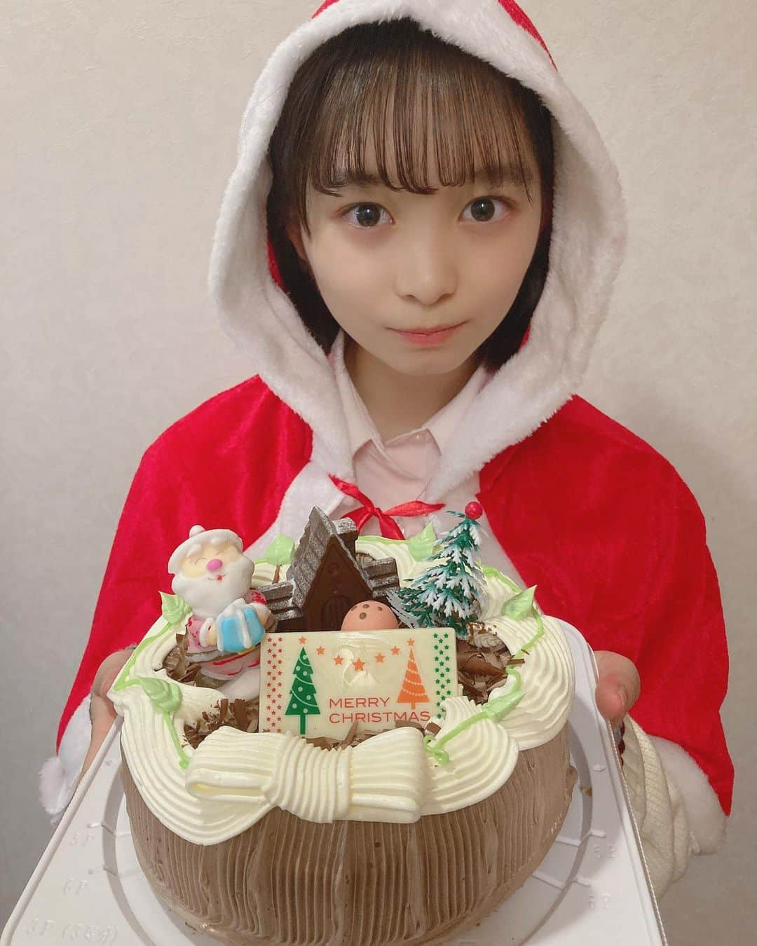 延命杏咲実さんのインスタグラム写真 - (延命杏咲実Instagram)「. えんメリークリスマス！🎄 . 延命サンタがかわいいケーキを届けに来たよ〜〜🙌🏻 . ステキなクリスマスになりますように！🍀 . . #クリスマス #ケーキ #サンタさん #延命杏咲実 #延命ちゃん」12月25日 8時52分 - enmei_1115