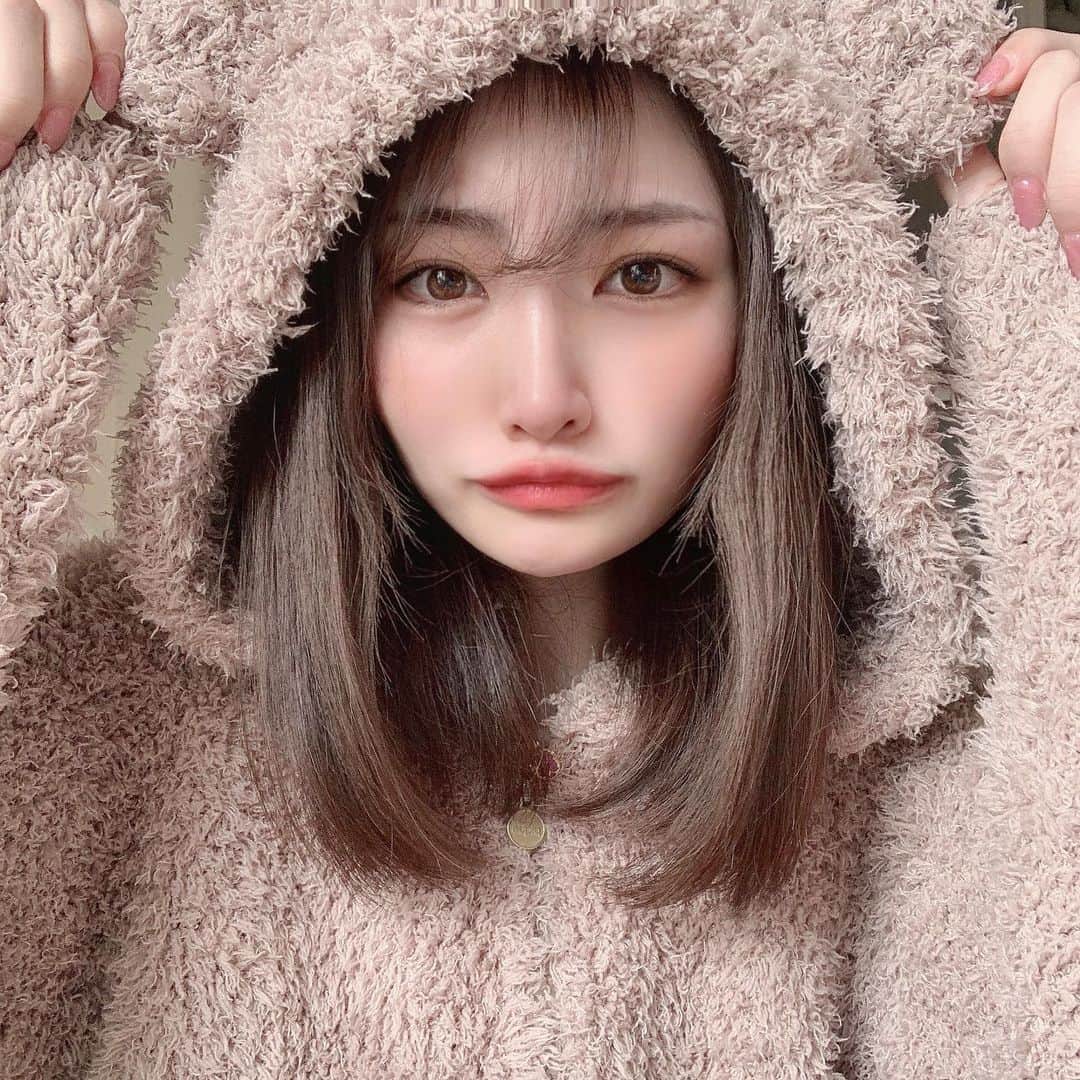 餃子のりさちゃんのインスタグラム：「裸眼が元から茶色いめ🎄🐻  #ジェラートピケ」