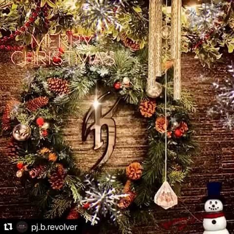 氷室京介のインスタグラム：「#Repost @pj.b.revolver with @make_repost ・・・ Happy Holidays! Stay Healthy and Enjoy the Season🎄💫」