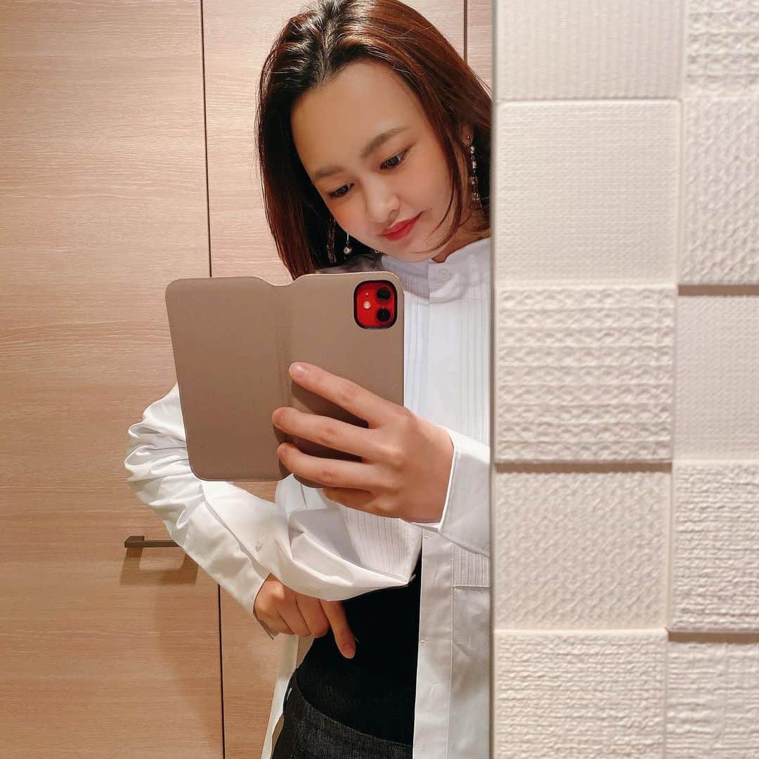 ena..*加藤 恵梨奈さんのインスタグラム写真 - (ena..*加藤 恵梨奈Instagram)「﻿ ﻿ ﻿ ﻿ ﻿ ﻿ ﻿ 【骨盤ショーツ】マジカルシェリー﻿ @magicalsherry_official﻿ ﻿ ﻿ ﻿ SNSで話題沸騰👏🏻﻿ モデル・芸能人も多数愛用している﻿ 【骨盤ショーツ】マジカルシェリー﻿ ポッコリお腹やヒップの崩れ﻿ 隙間のない太ももが履くだけで美ボディへ﻿ 私も初めて見ました❤﻿ この時も実は着てるんだァ﻿ ワンピースだから気づかないけど﻿ ウエスト周りスッキリ﻿ ﻿ これでお正月太りも怖くないね🕊💭﻿ ﻿ ﻿ ﻿  #magicalsherry #マジカルシェリー #マジカルシェリー骨盤ショーツ #骨盤ショーツ #骨盤ケア #骨盤矯正 #骨盤ダイエット #産後ダイエット #産後ケア #履くだけダイエット #下半身ダイエット #ダイエット #ヒップアップ #太もも痩せ #お腹痩せ #脚痩せ #monipla #andyell_fan #PR」12月25日 20時07分 - e_n_a_p_i