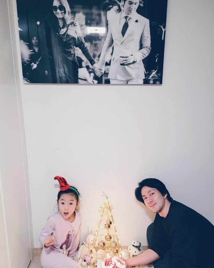 クォン・ヘソンのインスタグラム：「Merry Christmas🎄 photo by @yoonjiminhi」