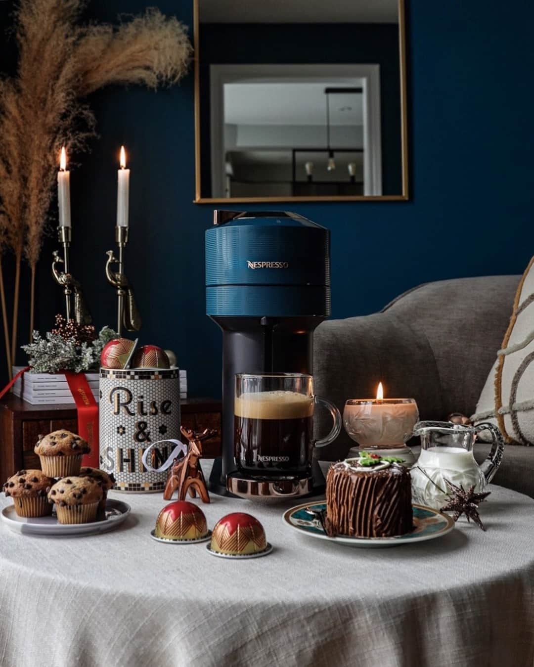 Nespressoのインスタグラム：「Merry Christmas!🎄  We hope you enjoy your day, filled with lots of love, Christmas cake and coffee!  📸: @ashkanhobian  #Nespresso #NespressoMoments #Christmas」