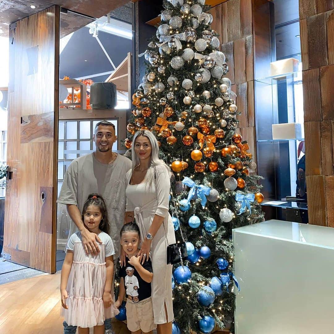 ジェイソン・デイビッドソンのインスタグラム：「Christmas Lunch 👨‍👩‍👧‍👦🎅🎄🎁」