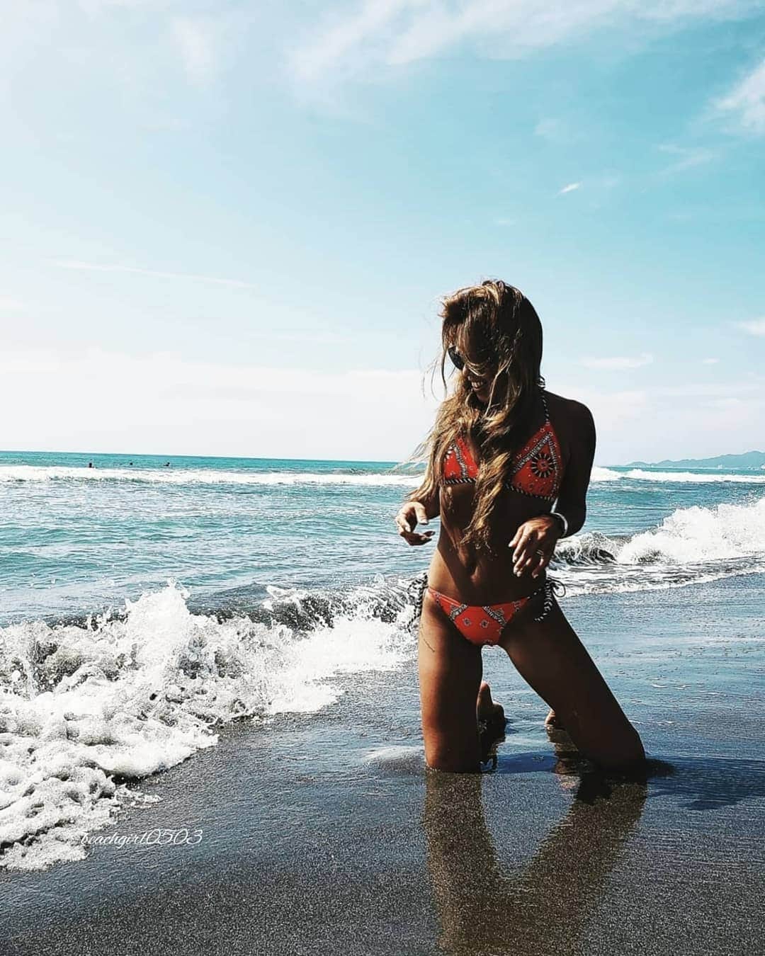 𝑵𝒐𝒓𝒊のインスタグラム：「. . . . .  𝓞𝓷 𝓽𝓱𝓲𝓼 𝓒𝓱𝓻𝓲𝓼𝓽𝓶𝓪𝓼 𝓢𝓮𝓪𝓼𝓸𝓷, 𝓶𝓪𝔂 𝓽𝓱𝓮 𝓙𝓸𝔂 𝓪𝓷𝓭 𝓗𝓪𝓹𝓹𝓲𝓷𝓮𝓼𝓼 𝓼𝓹𝓻𝓮𝓪𝓭 𝓵𝓲𝓴𝓮 𝓽𝓱𝓮 𝓵𝓲𝓰𝓱𝓽𝓼 𝓸𝓯 𝓪 𝓒𝓱𝓻𝓲𝓼𝓽𝓶𝓪𝓼 𝓣𝓻𝓮𝓮.  𝓜𝓮𝓻𝓻𝔂 𝓒𝓱𝓻𝓲𝓼𝓽𝓶𝓪𝓼 𝓽𝓸 𝔂𝓸𝓾.....♡ . . . . . . . 📷相変わらずのやり場のない手😂w #merrychristmas #christmas #xmas  #sea #beach #surf #beachgirl #beachlife #swimwear #happy #heating #chill #メリークリスマス #クリスマス #ハッピー #幸せ #夏 #思い出 #海 #ビーチ #サーフ #千葉 #海好き #海好きな人と繋がりたい  #サーフガール #スナップミー #日焼け  #ダイエット女子 #ボディメイク #青空」