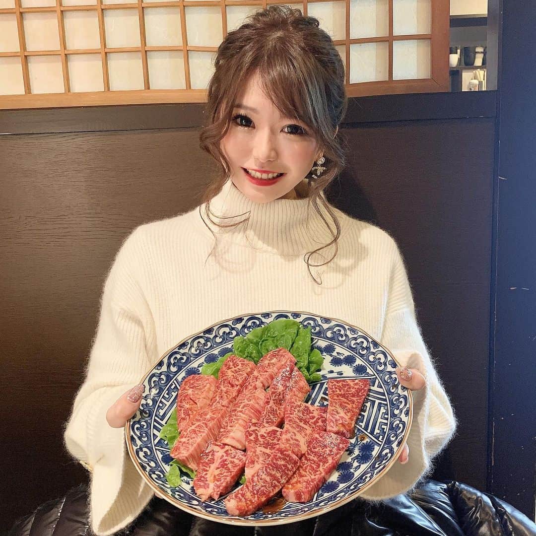 のインスタグラム：「.. . おおいた和牛　金ちゃん @tsuruhashi_kinchan . めためたおいしい💓 おすすめです💓 . 大阪府大阪市中央区東心斎橋2-3-17 パピヨンビルB1F . Club IRIS 愛咲 えれな  . #愛咲えれな #きゃばきゃば #美女と野獣　#キャバ嬢 #iris #キャバクラ #クラブ #ミナミ #北新地 #宗右衛門町 #ポケパラ #指名 #えれな #シャネル #バースデーイベント #シャンパン #アルマンド #踊れるキャバ嬢 #踊れるキャバ嬢といえばえれな #イリス #ホステス #いいね返し #キャバ #ソウメイジャパン #ベルロゼ　#クラブイリス #黒髪ロング #フォロー増やしたい」