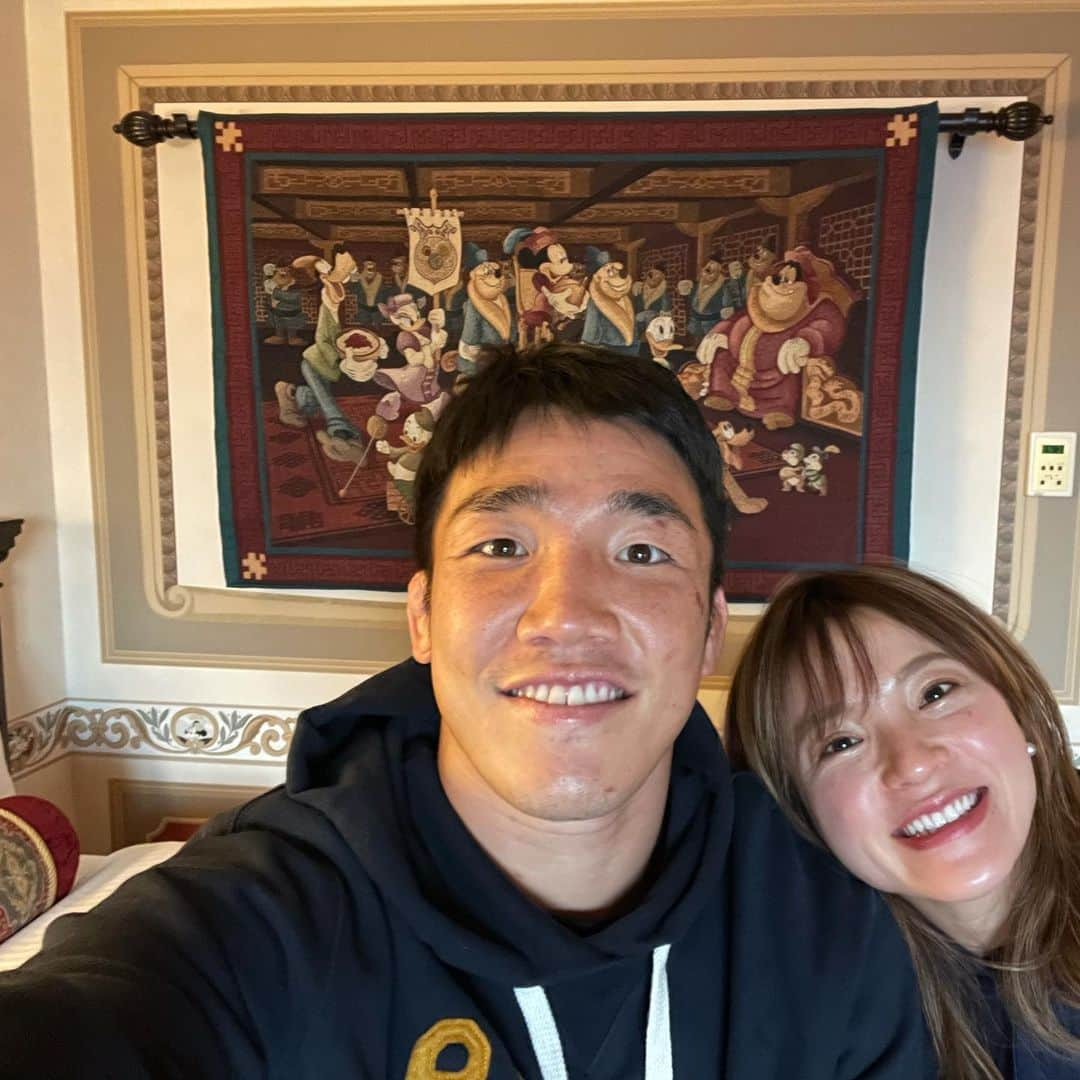 金正奎のインスタグラム：「Merry Christmas 🎄  まだお腹の中やけど3人で(^^) ラグビーも私生活も楽しみでいっぱいだ^ ^！ #脚は太め #乳酸」