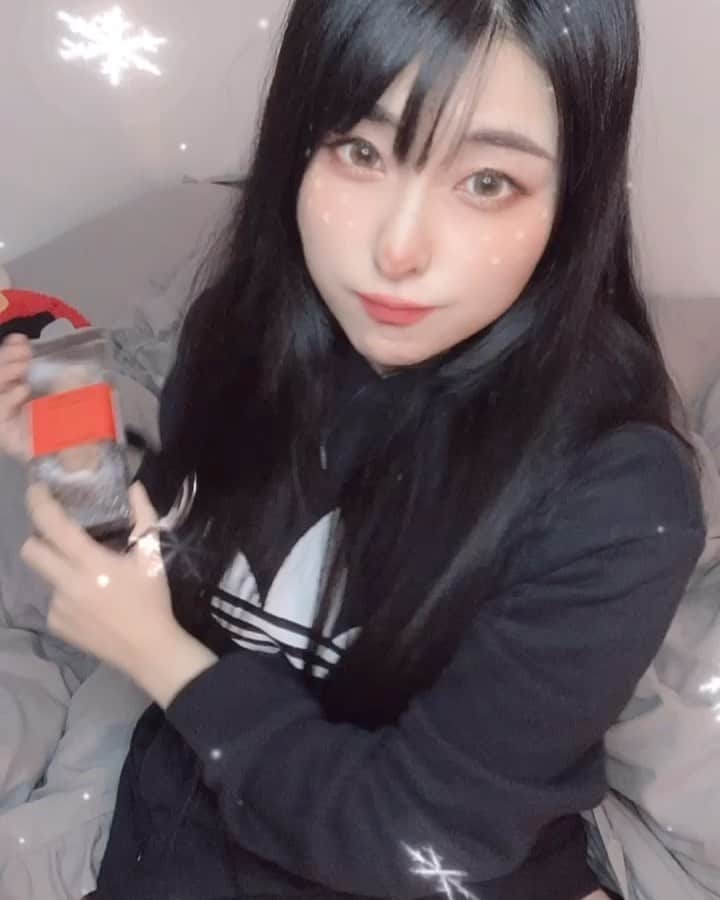 のインスタグラム：「続きはTikTokにて🙋‍♀️💟 ⬇️TikTokアカウント @aki_sakura0622  #tiktok #アフレコ #メリークリスマス #ケーキ」