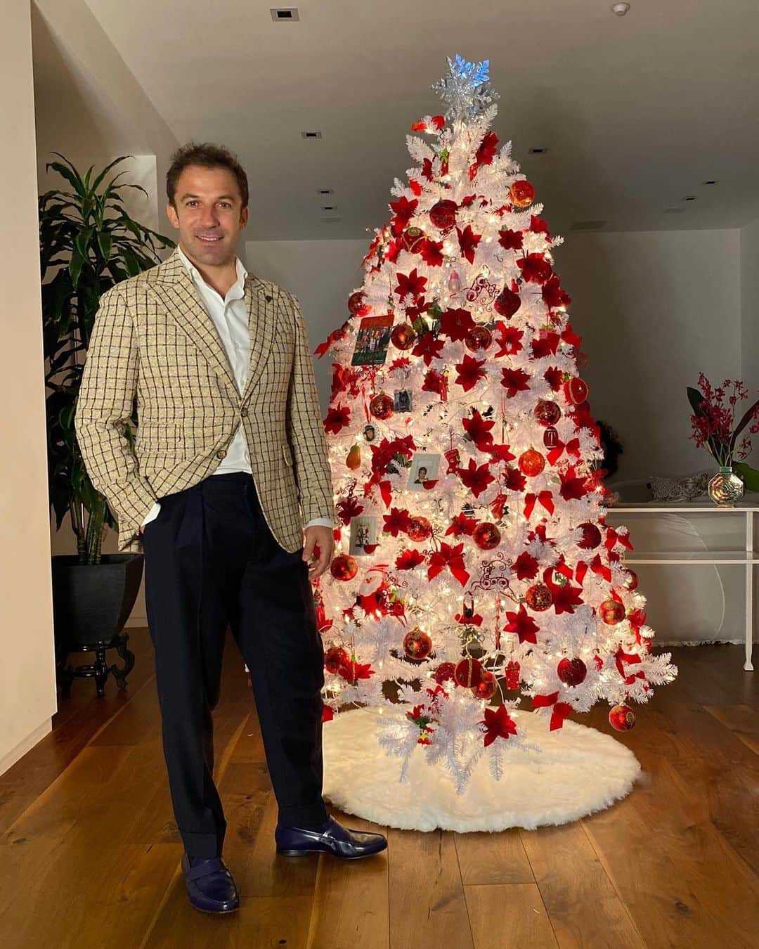 アレッサンドロ・デル・ピエロのインスタグラム：「Buon Natale! #buonnatale #merrychristmas #adp10」