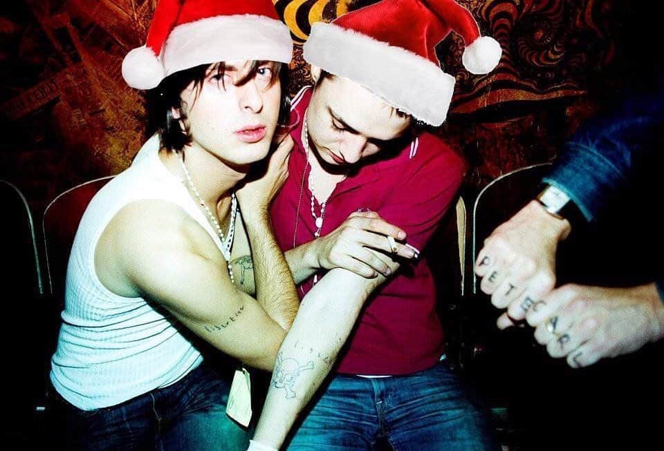 カール・バラーのインスタグラム：「Merry Christmas to all x」