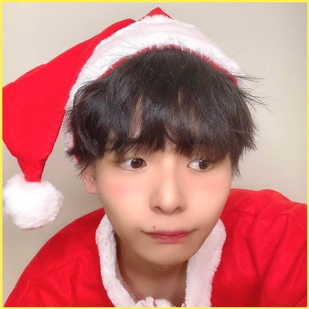 ぴろPIROのインスタグラム：「Happy Merry Christmas🎅✨  今日の動画見てね✨ クリスマス恒例のあれしちゃいました🍾  오늘 영상 봐주세용✨  #クリスマス #크리스마스 #christmas」