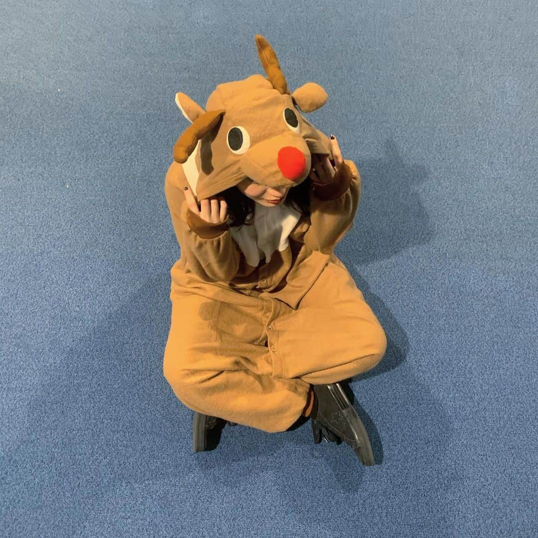 藤戸友香さんのインスタグラム写真 - (藤戸友香Instagram)「みなさん！メリークリスマスです🔴🦌🎄 #私なりのクリスマス意識  (撮影の時のみマスクは外してます)」12月25日 20時06分 - yuukafujito