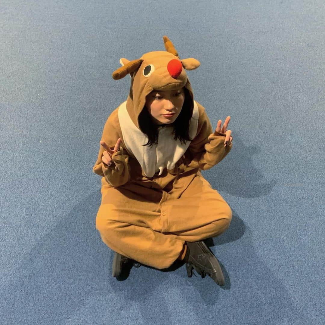 藤戸友香さんのインスタグラム写真 - (藤戸友香Instagram)「みなさん！メリークリスマスです🔴🦌🎄 #私なりのクリスマス意識  (撮影の時のみマスクは外してます)」12月25日 20時06分 - yuukafujito