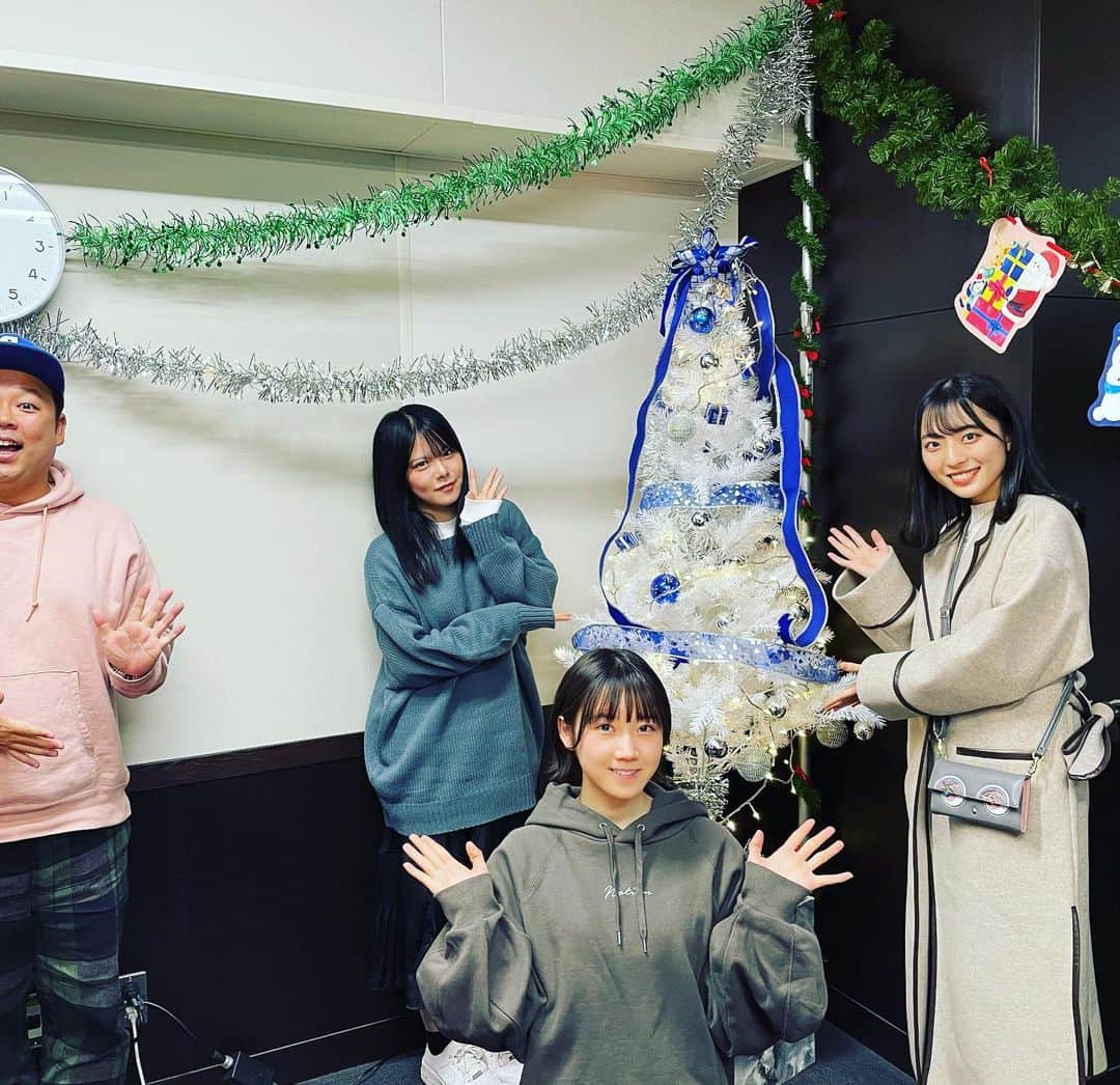 ボールボーイ佐竹のインスタグラム：「今年のクリスマスはRCCラジオチャリティーミュージックソンに出演させて頂きました！！ いつも聴いてる方だったので、出演させて頂き感謝してます🙇🏻‍♂️ stu48さんのお陰でございます！笑笑😆 聴いて頂きありがとうございました！ #チャリティーミュージックソン  #stu48」