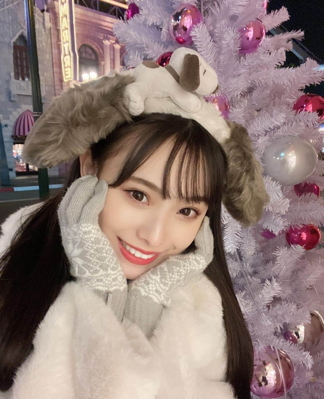 梅山恋和さんのインスタグラム写真 - (梅山恋和Instagram)「🎄  ハッピーメリークリスマス♡  みんなサンタさん来た？💝  #usj#ユニバ#デート#スヌーピー #手袋#白いコート#もこもこ #あったかい#クリスマスツリー #557#おもち映え」12月25日 18時38分 - cocona_umeyama