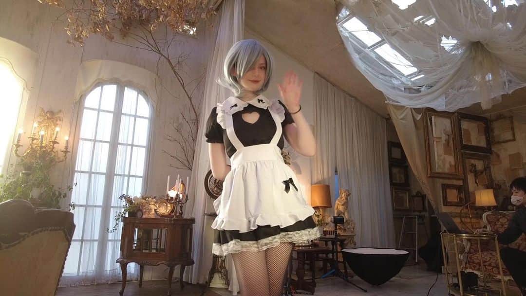 Ella Freyaのインスタグラム：「ユーチューブで　@hc_pht とのコスプレ撮影ビデオを投稿した　~ よかったらプロフィールのリンクをクリックしてね~ I posted a video of my shoot with @hc_pht on YouTube ! Check it out, the link is in my bio 😊  Costume from @youvimi You can also get a 12% discount with the code Ella12」