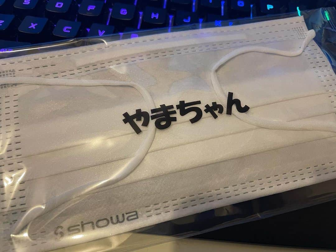 やまだひさしさんのインスタグラム写真 - (やまだひさしInstagram)「メリークリスマス！ 山田と書いてサンタと読めなくもないw って事で今日深夜1:00からのラジアンリミテッドは今年最後の生放送。 いつも聴いてくれているお世話になったリスナーへマスクをプレゼントしまーす。 安心してください、名前は個包装の袋にしか印字されてませんからw  応募は番組公式サイトから。  https://www8.jfn.co.jp/f/  #やまだひさし　#ラジオ　#DJ #ラジアン　#生放送　#プレゼント　#マスク　#ショウワ　#藤村社長　#いつもありがとうございます #サンタ」12月25日 18時44分 - yamadamic