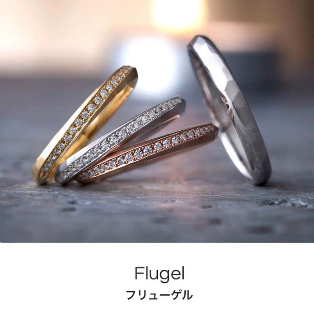 Muqbel ムクベルさんのインスタグラム写真 - (Muqbel ムクベルInstagram)「. 【neu spur】 リング名💎Flugel . 個性的なツチメ模様が特徴的です🦋   職人がフリーハンドでつくる ツチメ模様を特徴とした世界にひとつの指輪  ✨ツチメ模様とは✨ 指輪の表面をハンマーで叩き、何度も打ち付けることによって 独自の模様をつけていく、伝統的な鍛造製法。  Open☞  11:00〜20:00 Close☞  水曜日定休 TEL☎︎ 098-982-7018 *************************************************** #muqbel#bridal#沖縄プロポーズ#沖縄結婚指輪 #沖縄#北谷#ムクベル#ムクベル北谷#ミンサー #沖縄ジュエリーショップ#ミンサーリング#okinawa #プロポーズダイヤモンド#ミンサー織り#ミンサー柄 #ブライダル#ウェディング#サプライズ#プロポーズ #結婚式#指輪#婚約指輪 #結婚指輪#プロポーズリング #美浜#アメリカンビレッジ#ミンサー指輪#ノイシュプール#neuspur ***************************************************」12月25日 18時51分 - muqbel_bridal