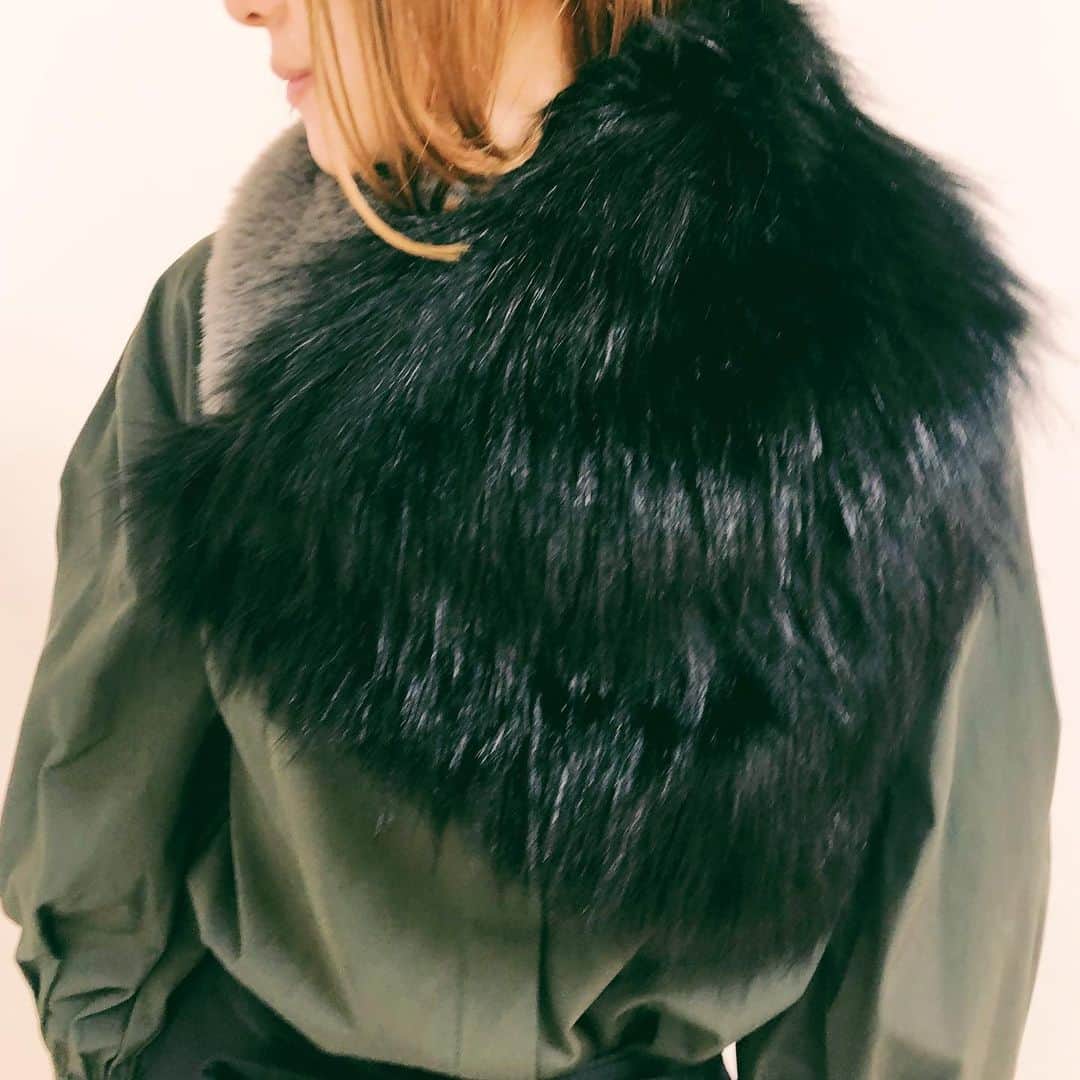 のインスタグラム：「* * 20AW COLLECTION ファーティペット * * #carolinaglaser #beams #カロリナグレイサー #ビームス #大人可愛い#ファーティペット#ティーペット#アシンメトリー」