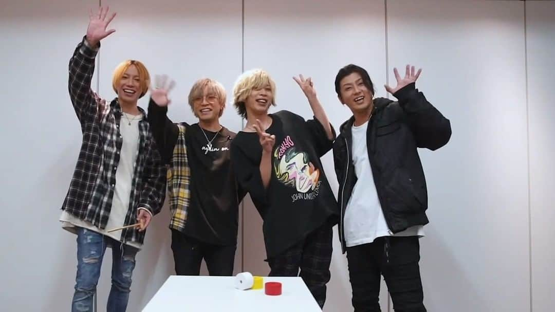 M-ON! MUSIC｜エムオンミュージックのインスタグラム：「﻿ ／﻿ #だるま落とし﻿ SHARE LOCK HOMES﻿ ＼﻿ ﻿ TIGER × M-ON! MUSIC﻿ コラボレーション企画﻿ #潤す一曲一杯﻿ 動画インタビューの第2弾!!﻿ ﻿ シングル「パリ↓↑パニ」で﻿ メジャー進出を果たした﻿ SHARE LOCK HOMES が登場⸜( ' ᵕ ' )⸝﻿ ﻿ ﻿ 【公開スケジュール】﻿ 12/26（土）19:00﻿ Part.1﻿ RYO × YUMA﻿ ﻿ 12/27（日）19:00﻿ Part.2﻿ SHIRAHAN × KARASU﻿ ﻿ 12/28（月）19:00﻿ Part.3﻿ メンバー全員﻿ ﻿ 12/29（火）19:00﻿ だるま落とし フルver.﻿ ﻿ https://www.m-on-music.jp/feature/uruosu_1kyoku1pai/﻿ ﻿ #RYO @slh_ryo0416﻿ #YUMA @slh_yuma﻿ #SHIRAHAN @slh_shirahan﻿ #KARASU @slh_karasu﻿ #SHARELOCKHOMES #SLH #パリパニ﻿ #エムオンミュージック @m_on_music﻿ #タイガーボトル #TIGERBOTTLE @tigerbottle_pr」