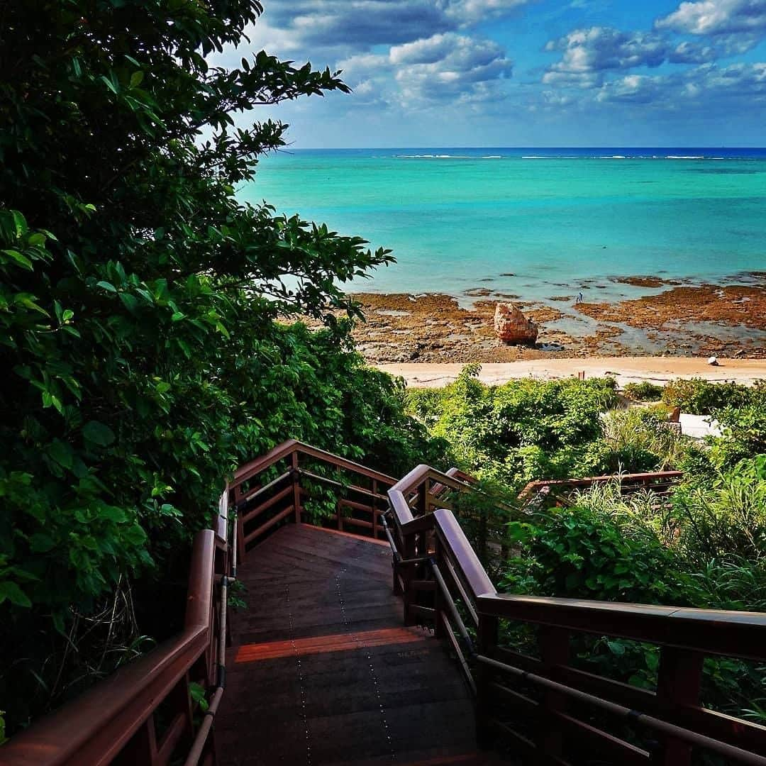 Be.okinawaさんのインスタグラム写真 - (Be.okinawaInstagram)「Surrounded by the scent of the ocean. You’ll feel the refreshing “umikaji” sea breeze at the top of these stairs.  📍: Senaga Island Observatory 📷: @okinawa.tour Thank you very much for your wonderful photo!  Senaga Island is also known as “Little Greece.” When you visit the island, check out the observatory at the top of the hill. You can enjoy the magnificent view of the sea and pleasant breeze from the top. This is a perfect rest spot during your walk.  Hold on a little bit longer until the day we can welcome you! Experience the charm of Okinawa at home for now! #okinawaathome #staysafe  Tag your own photos from your past memories in Okinawa with #visitokinawa / #beokinawa to give us permission to repost!  #瀨長島 #Senagaisland #세나가섬 #ウミカジテラス #umikajiterrace #우미카지테라스 #展望台 #beachside #japan #travelgram #instatravel #okinawa #doyoutravel #japan_of_insta #passportready #japantrip #traveldestination #okinawajapan #okinawatrip #沖縄 #沖繩 #오키나와 #旅行 #여행 #打卡 #여행스타그램」12月25日 19時00分 - visitokinawajapan