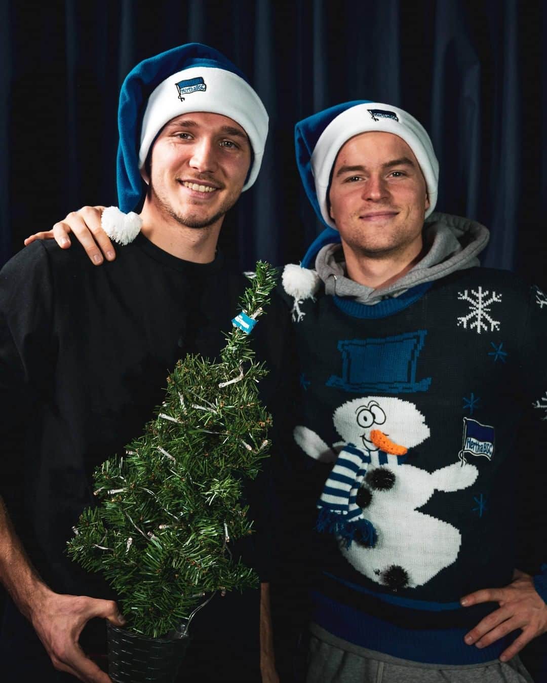 ヘルタ・ベルリンのインスタグラム：「🎅🎁🎄😍 . . #froheweihnachten #HaHoHe #herthabsc」