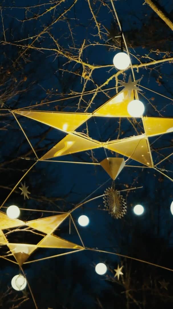 【公式】軽井沢高原教会のインスタグラム：「Merry Christmas!!! 星降る森のクリスマス2020の様子を動画でお届けします。  素敵なクリスマスをお過ごしください。  #軽井沢高原教会 #星降る森のクリスマス #星に願いを #merrychristmas」