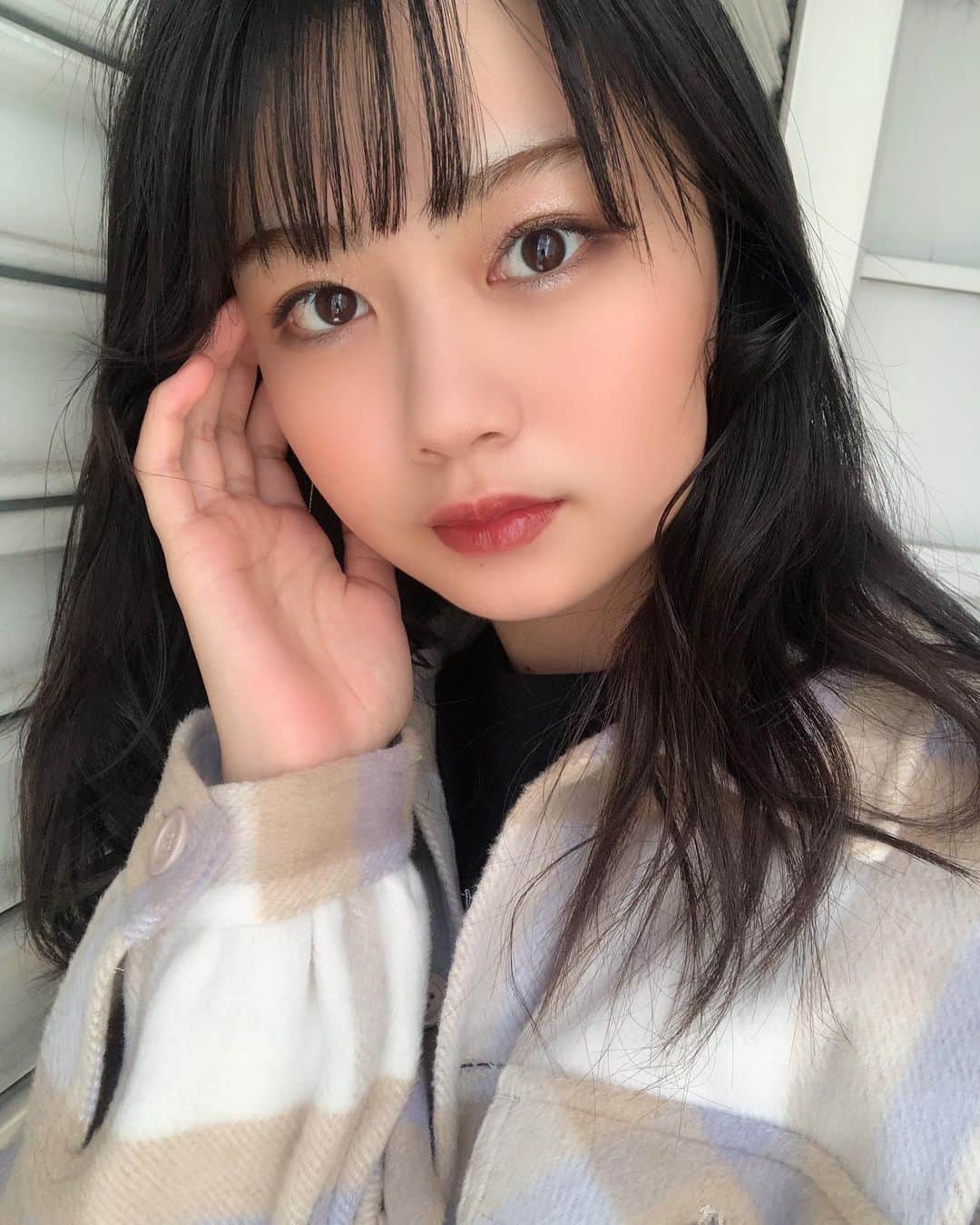 安村真奈のインスタグラム：「Merry X'mas🎄 オフショと今日撮ったサンタさん載っけておきます☺︎  #ニコラ #nicola  #安村真奈 #クリスマス」