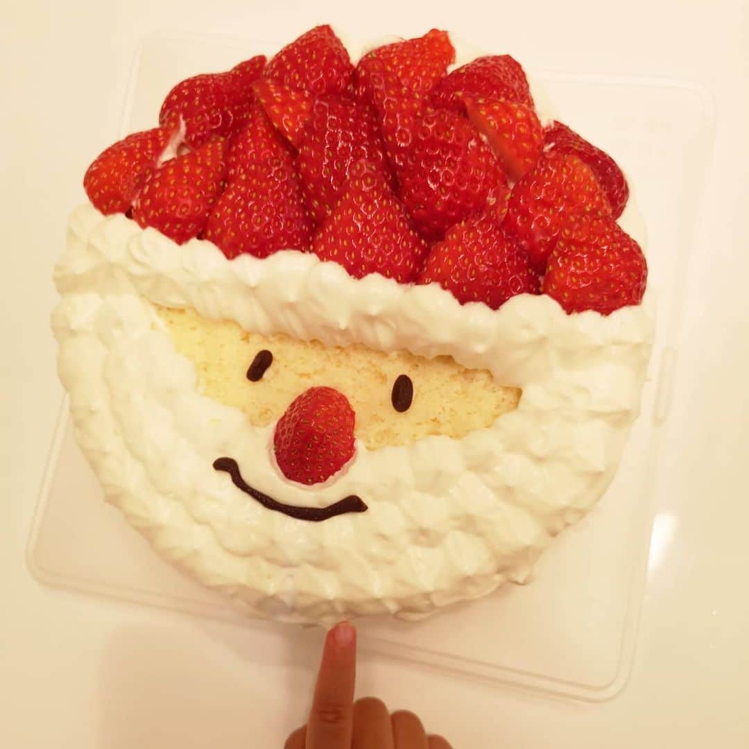 本多真弓さんのインスタグラム写真 - (本多真弓Instagram)「Merry Christmas🎅 毎年、義母の手作りケーキがクオリティ高いんです。  素敵なクリスマスの夜を～😌✨  #クリスマスケーキ #サンタケーキ  #手作りケーキ #私は風邪をぶり返して #グダグダな年末 #グダグダな嫁 #あたたかくして過ごしましょー」12月25日 19時17分 - mayumi_h_i