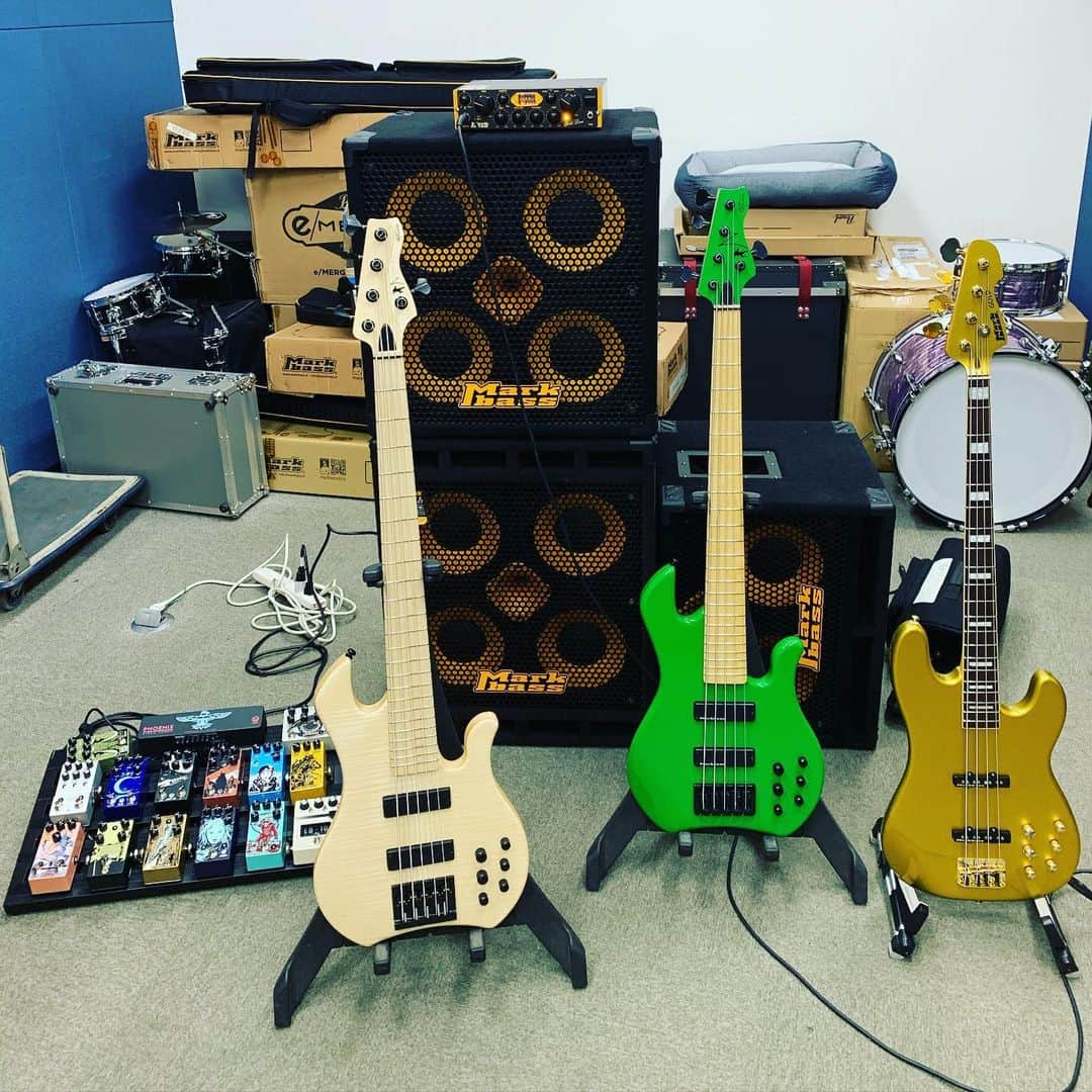Ikuoさんのインスタグラム写真 - (IkuoInstagram)「今日はいつもマークベースでお世話になっているパール楽器にアンプのメンテナンスに行ってきました！ 来年もマークベースをバキバキ鳴らします！！  #ikuo #markbass #マークベース最高」12月25日 19時17分 - ikuobass