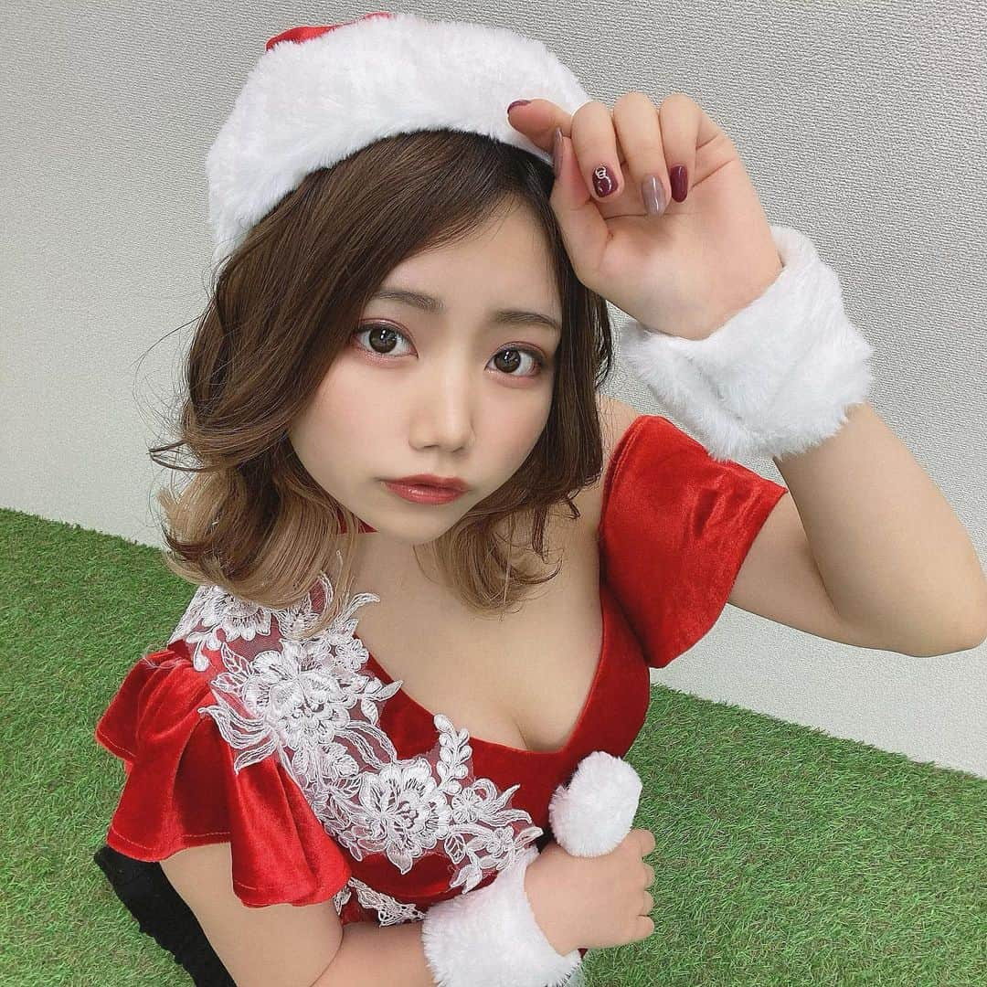 濱野吹雪さんのインスタグラム写真 - (濱野吹雪Instagram)「・  ｰ Merry X'mas ｰ  ・ ・ @yuhi_photograph   ポートレート、サロモなどのお仕事依頼はDMまで💭 MV出演依頼も待ってます！！   #サンタ #サンタコス #クリスマス #クリスマスフォト #コスプレ #彼女感 #彼女とデートなう  #フィルムカメラ  #ポートレートモデル募集  #ポトレ #エモフォト #レンズ越しの私の世界  #サロンモデル募集中 #撮影依頼 #モデル依頼  #私を布教してください  #いいね待ち #ファッション #下北沢 #古着好きな人と繋がりたい  #バンド #インディーズバンド #バンドマンと繋がりたい  #mv出演依頼募集中 #被写体募集中 #サロモ撮影  #推ししか勝たん」12月25日 19時18分 - miss_oor631207