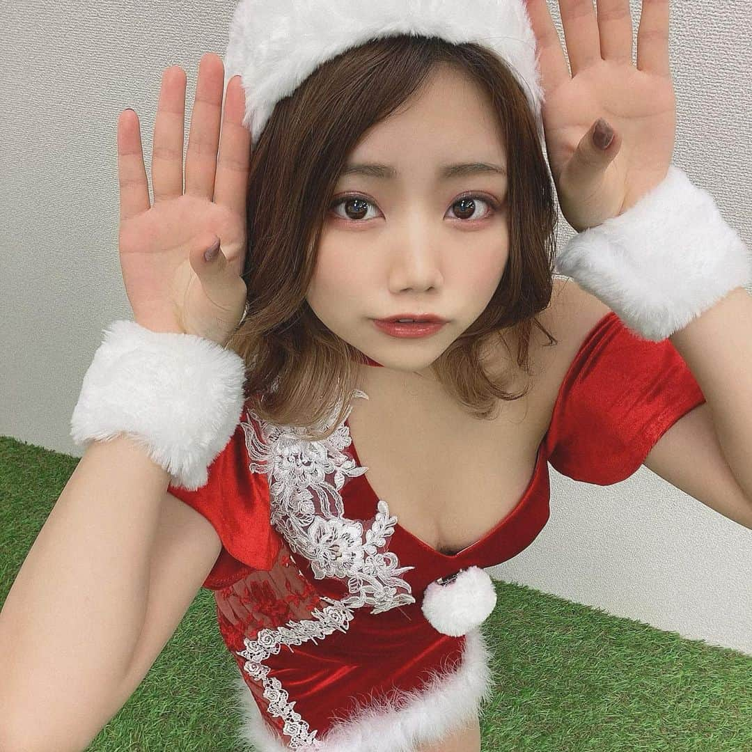 濱野吹雪さんのインスタグラム写真 - (濱野吹雪Instagram)「・  ｰ Merry X'mas ｰ  ・ ・ @yuhi_photograph   ポートレート、サロモなどのお仕事依頼はDMまで💭 MV出演依頼も待ってます！！   #サンタ #サンタコス #クリスマス #クリスマスフォト #コスプレ #彼女感 #彼女とデートなう  #フィルムカメラ  #ポートレートモデル募集  #ポトレ #エモフォト #レンズ越しの私の世界  #サロンモデル募集中 #撮影依頼 #モデル依頼  #私を布教してください  #いいね待ち #ファッション #下北沢 #古着好きな人と繋がりたい  #バンド #インディーズバンド #バンドマンと繋がりたい  #mv出演依頼募集中 #被写体募集中 #サロモ撮影  #推ししか勝たん」12月25日 19時18分 - miss_oor631207