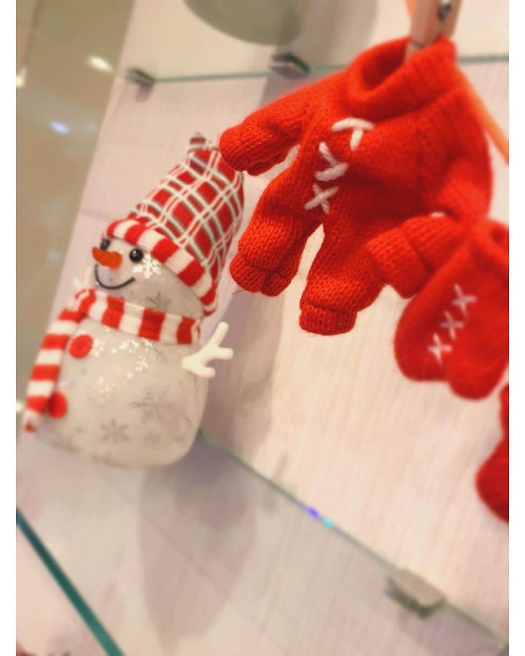 佐々木希さんのインスタグラム写真 - (佐々木希Instagram)「上から食べ物が落ちてこないかと、じっと待っている…🐶  皆様、素敵なXmasを🎄」12月25日 19時21分 - nozomisasaki_official