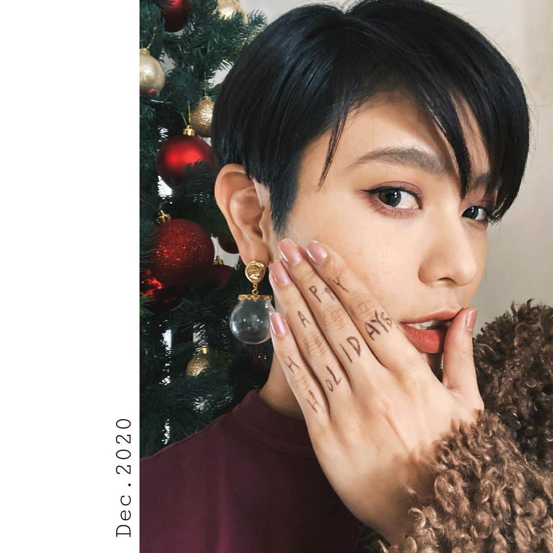 金城優華のインスタグラム：「𝙷𝚊𝚙𝚙𝚢 𝙷𝚘𝚕𝚒𝚍𝚊𝚢𝚜!!!!  May the holidays  fill you with joy.  笑顔溢れる日になりますように。  #メリークリスマス  #christmas  #holiday  #クリスマス終わったらあっという間に年の暮れ… #okinawa  #ママ#モデル #model」