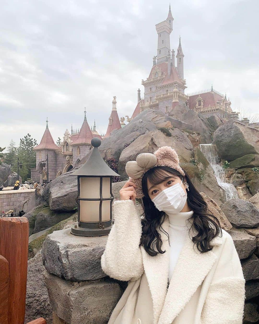 川畑綾理のインスタグラム：「Christmas Disney‼︎🤍💚❤️ ﾏｽｸ(´°̥̥̥̥̥̥̥̥ω°̥̥̥̥̥̥̥̥｀) withまおぴ☺︎  #プラチナムプロダクション #恋ステ #シブサン #アイドル #クリスマスディズニー」