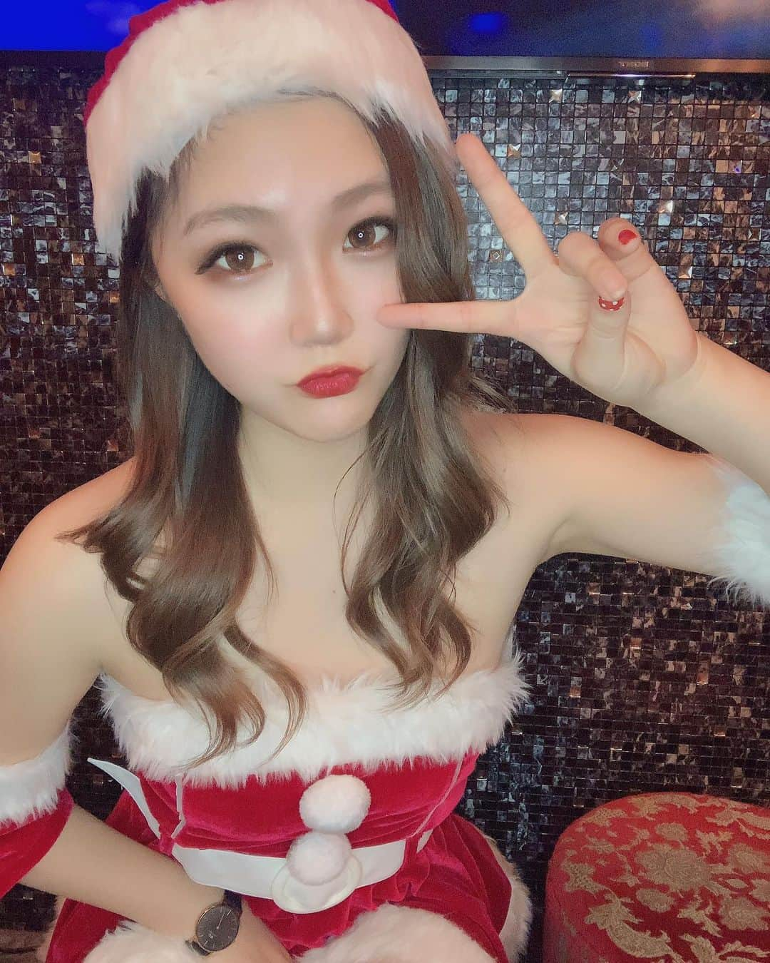 もかさんのインスタグラム写真 - (もかInstagram)「﻿ ﻿ ﻿ ﻿ Merry Xmas❣️❣️❣️﻿ ﻿ ﻿ ﻿ #東海 #岐阜 #玉宮 #ガールズバー﻿ #バニー #バニーガール #うさぎ﻿ #ポケパラ #シャンパン #ドンペリ﻿ #アルマンド #クリュッグ#美女 #お尻﻿ #谷間 #本日のおかず #生足 #網タイツ #サンタコス  #girlsbar #bunny #bunnysbar #bunnygirl #christmas」12月25日 19時23分 - moka_arkandluna