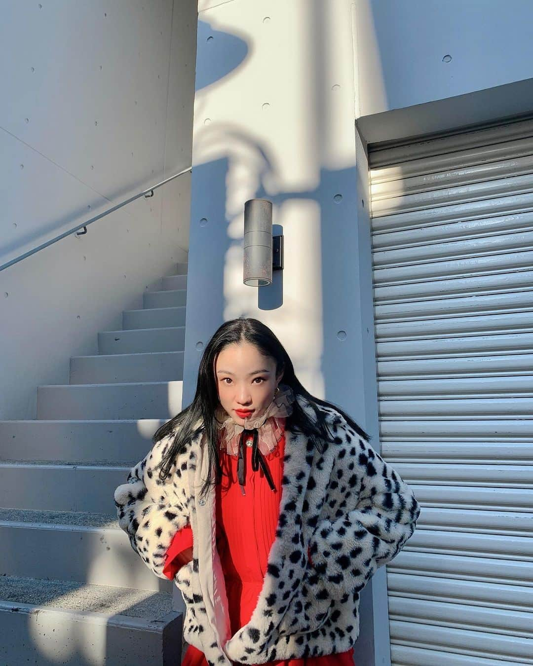 井田彩花さんのインスタグラム写真 - (井田彩花Instagram)「❤️🖤🤍 クリスマスコーデと見せかけて 真っ赤なチャンポンを食べるためのコーデ😋🍜❤️ #idaayakatan👗 #香港飯店 #짬뽕맛집」12月25日 19時32分 - idaayakatan