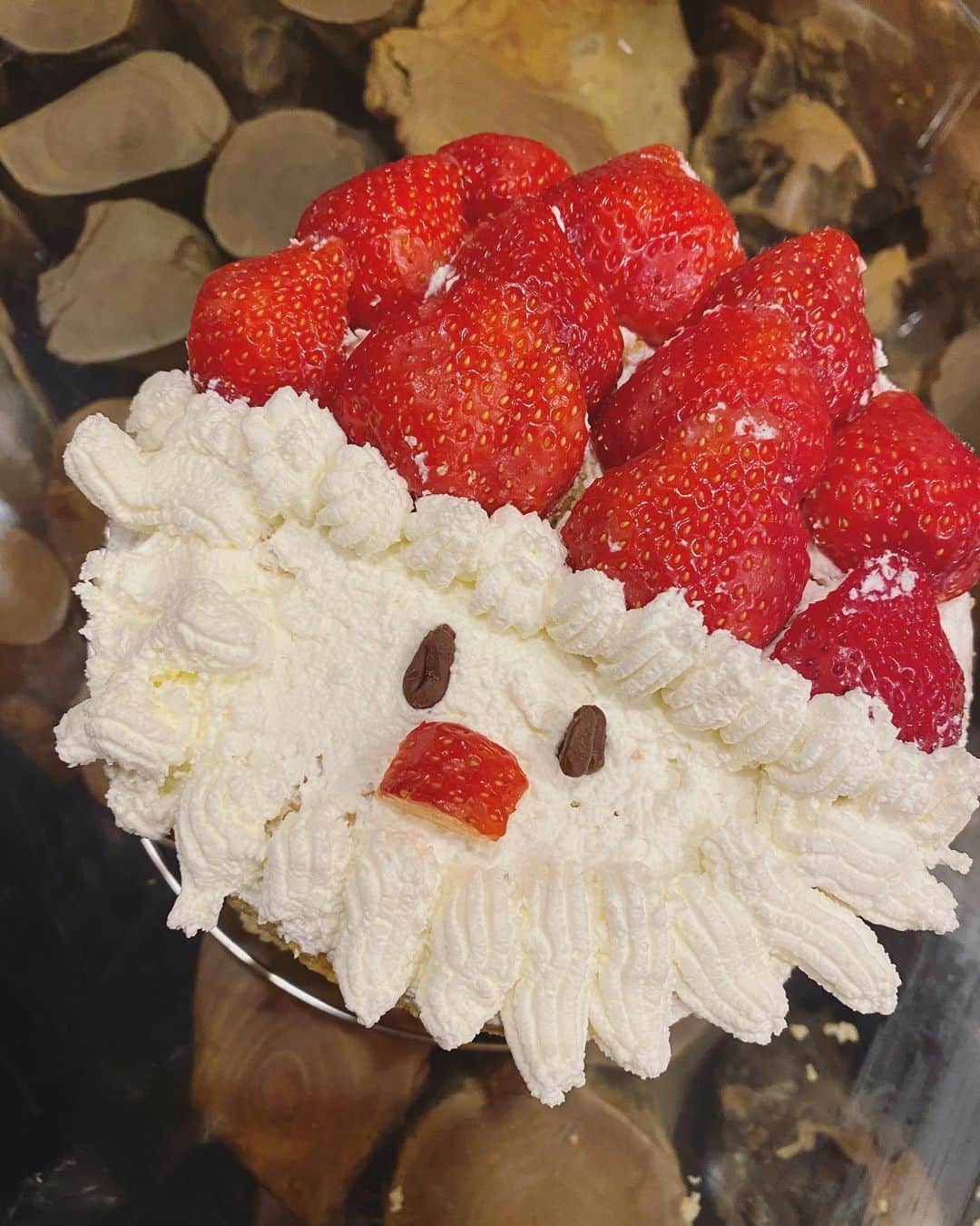 小水彩さんのインスタグラム写真 - (小水彩Instagram)「今年もサンタさんケーキつくりました🎂 スポンジケーキ上手に焼けて母大歓迎❤️ 家族3人で美味しくいただきました♪♪♪ . . . #merrychristmas #メリークリスマス #おうちでクリスマス #サンタさんケーキ #手作りサンタ #5歳3ヶ月」12月25日 19時32分 - aya_iitoto