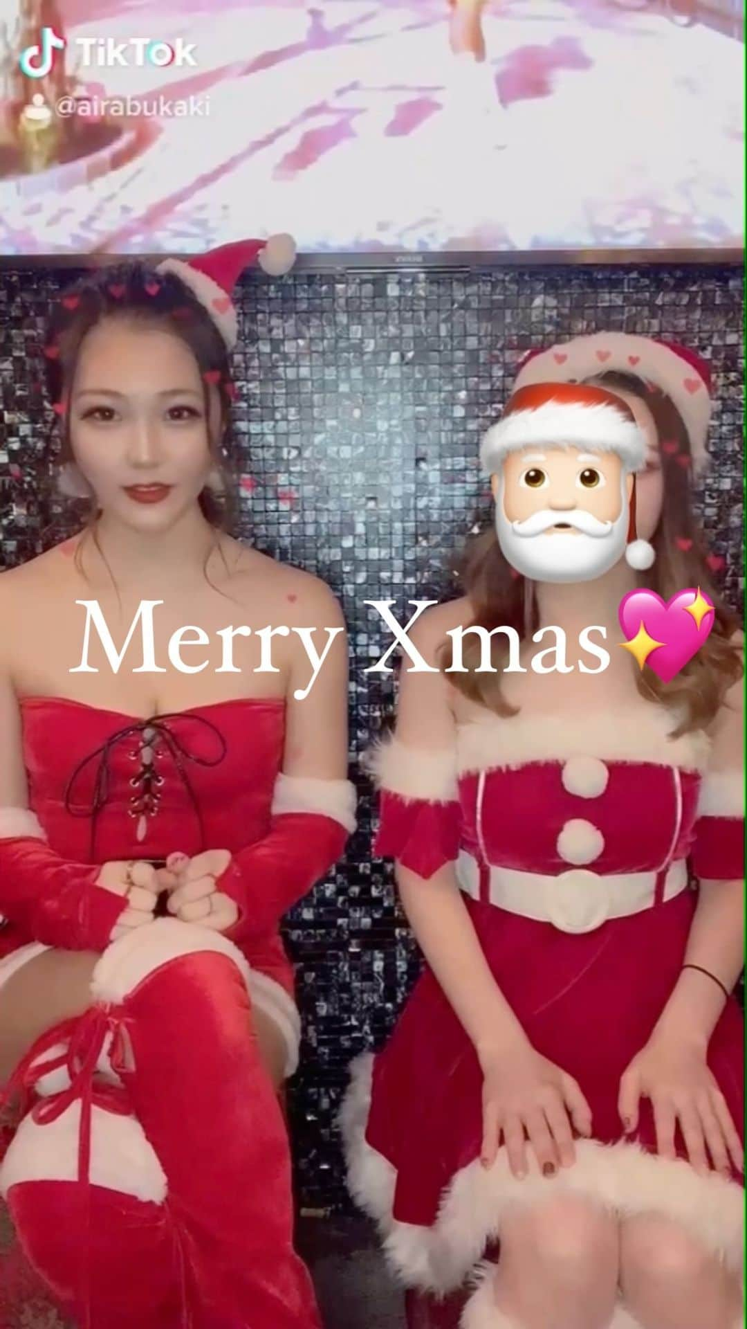 もかのインスタグラム：「バニーちゃんかサンタさんどっちがいいかなー？👯‍♀️🎅🏻」