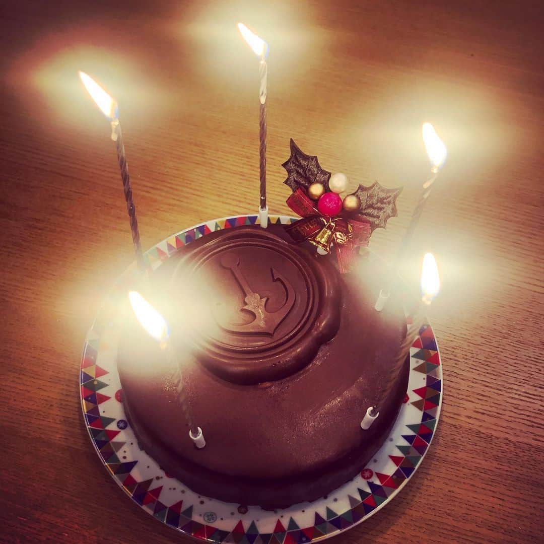 美甘子さんのインスタグラム写真 - (美甘子Instagram)「メリークリスマス🎄 今年は神戸フランツのチョコレートケーキを注文してみました。 濃厚なチョコで美味しい。 今年もよく頑張りました。 #クリスマスケーキ #神戸フランツ」12月25日 19時27分 - rekish_mikako
