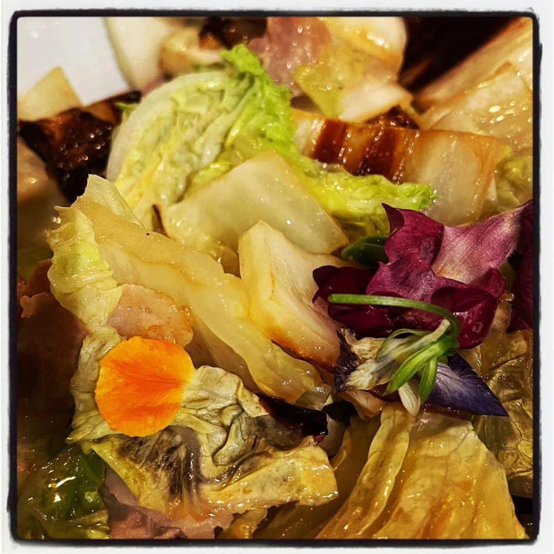 浅岡雄也さんのインスタグラム写真 - (浅岡雄也Instagram)「白菜豚。 出汁と胡麻油だけ。  と  ほうれん草、小松菜 油揚げ、エリンギ、ニンニク 炒め。 こちらはパセリドレッシング で、炒め合わせた。  米はなし、ビアのみw  （ﾟдﾟ）ｳﾏｰ！」12月25日 19時29分 - uyax_asaoka