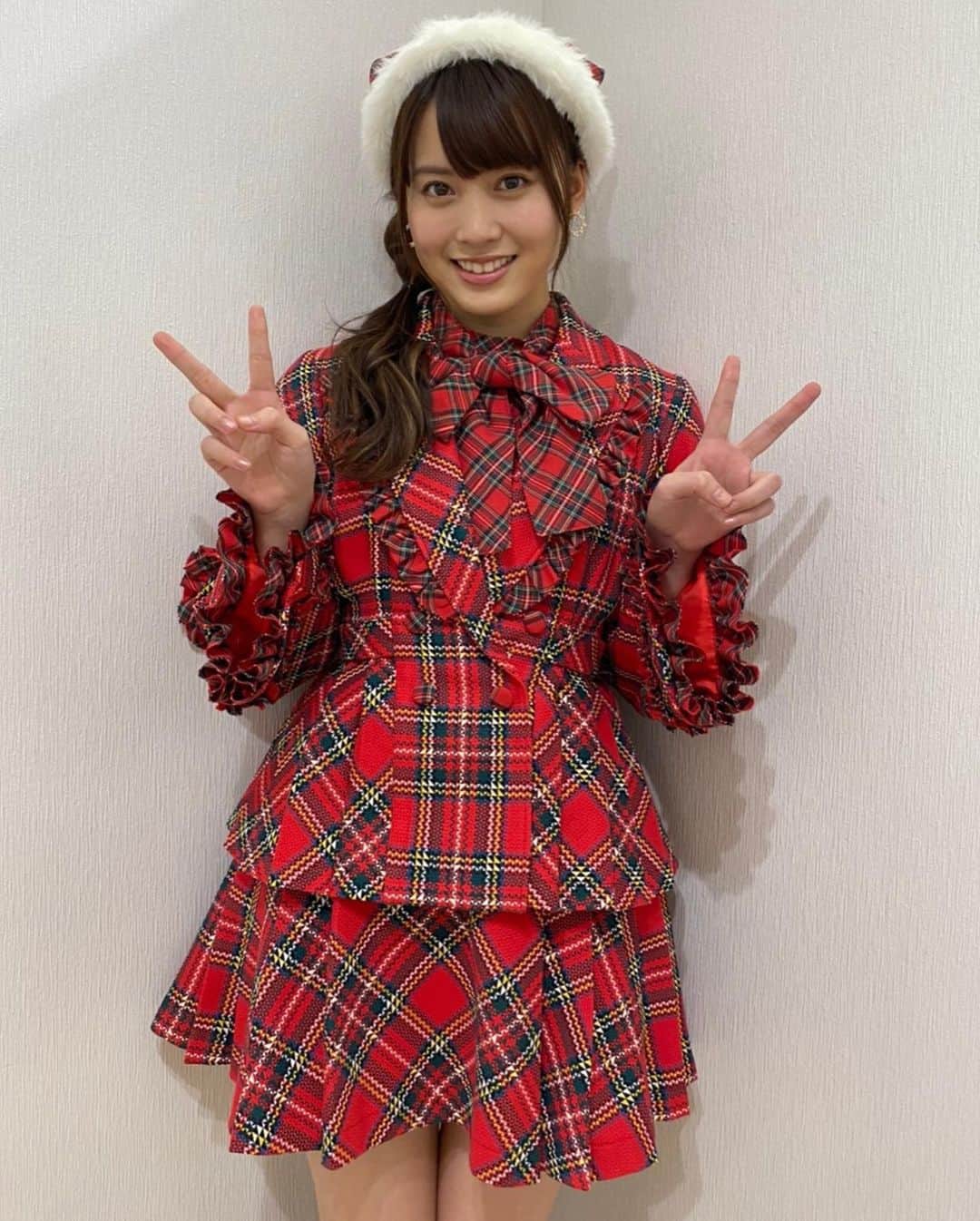 AKB48 Officialさんのインスタグラム写真 - (AKB48 OfficialInstagram)「🎅Merry Christmas🎄 . AKB48からメリークリスマス🎁 先程のMステでお披露目されました 新衣装をチェケラッ🥰🥰🥰 . AKB48劇場15周年をモチーフにした赤チェックの衣装です✌︎✨ #AKB48 #AKB #AKB48劇場15周年 #AKB15周年 #Mステ #MステウルトラSUPERLIVE2020 #クリスマス #新衣装」12月25日 19時30分 - akb48