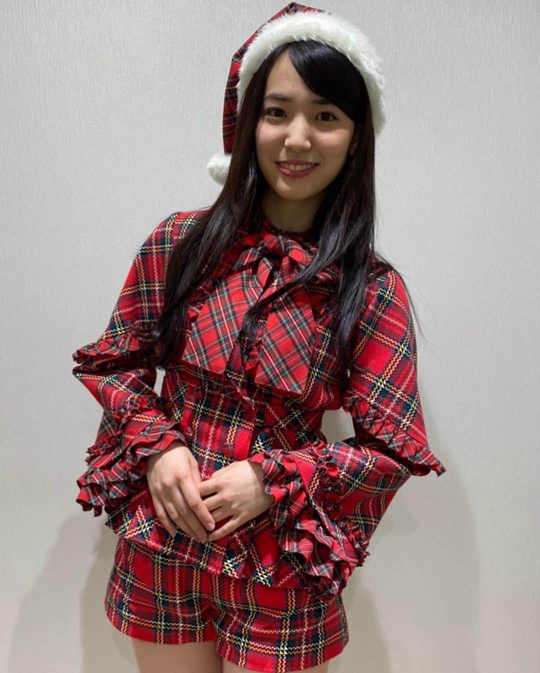 AKB48 Officialさんのインスタグラム写真 - (AKB48 OfficialInstagram)「🎅Merry Christmas🎄 . AKB48からメリークリスマス🎁 先程のMステでお披露目されました 新衣装をチェケラッ🥰🥰🥰 . AKB48劇場15周年をモチーフにした赤チェックの衣装です✌︎✨ #AKB48 #AKB #AKB48劇場15周年 #AKB15周年 #Mステ #MステウルトラSUPERLIVE2020 #クリスマス #新衣装」12月25日 19時30分 - akb48