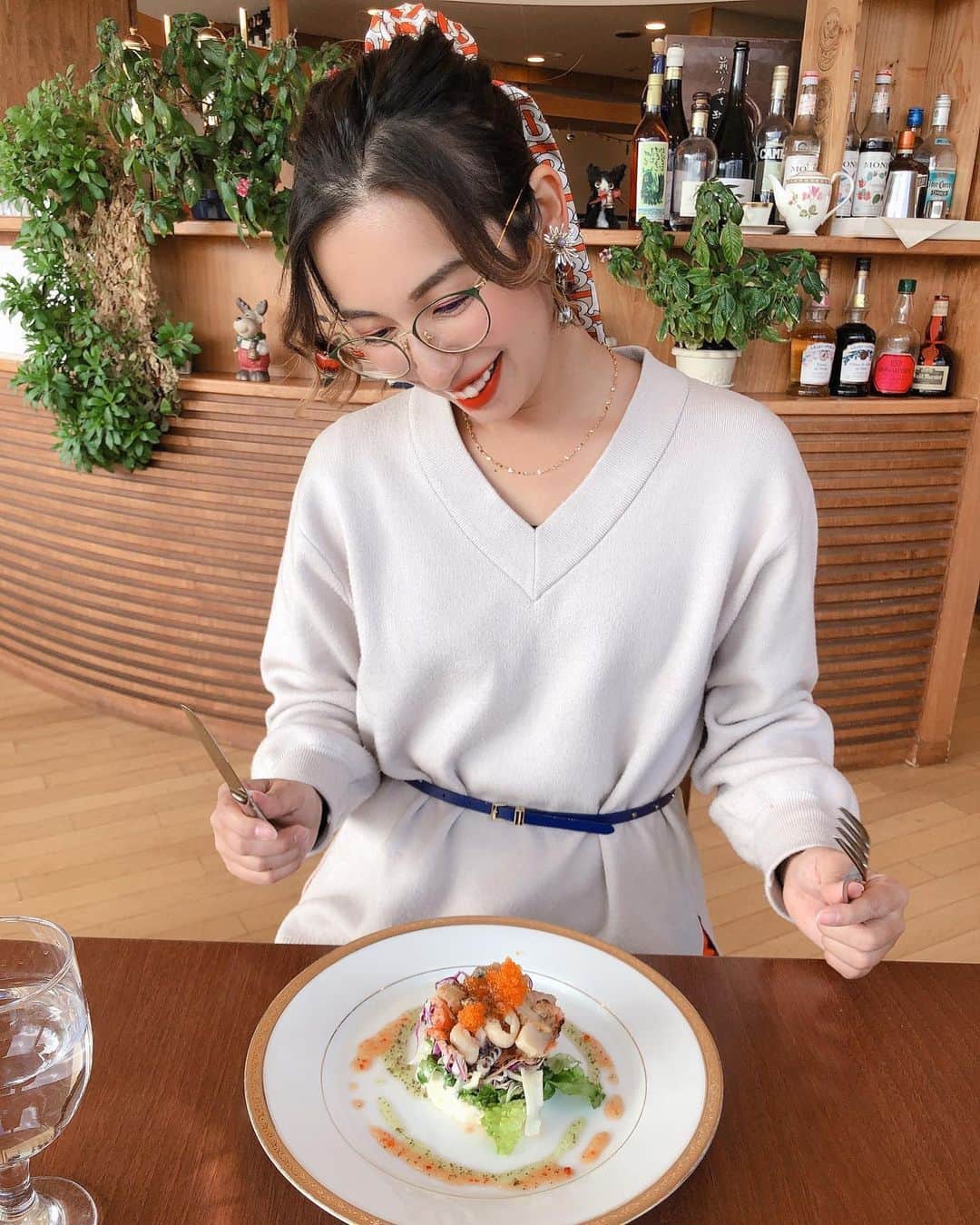 エマ中岡優姫さんのインスタグラム写真 - (エマ中岡優姫Instagram)「クリスマスランチ🎄 ママ友ってか 昔からの友達と 2人でまったり🤣👏 明日はサニ坊に クリスマスプレゼントを 渡すよ〜！！ 超楽しみっ❤️ どーんな反応するかな🤣👏 #クリスマスプレゼント  #クリスマス  #xmas  #christmas  #広島  #三次  #三次ランチ  #美術館  #rayban  #burberry」12月25日 19時34分 - emma__yun