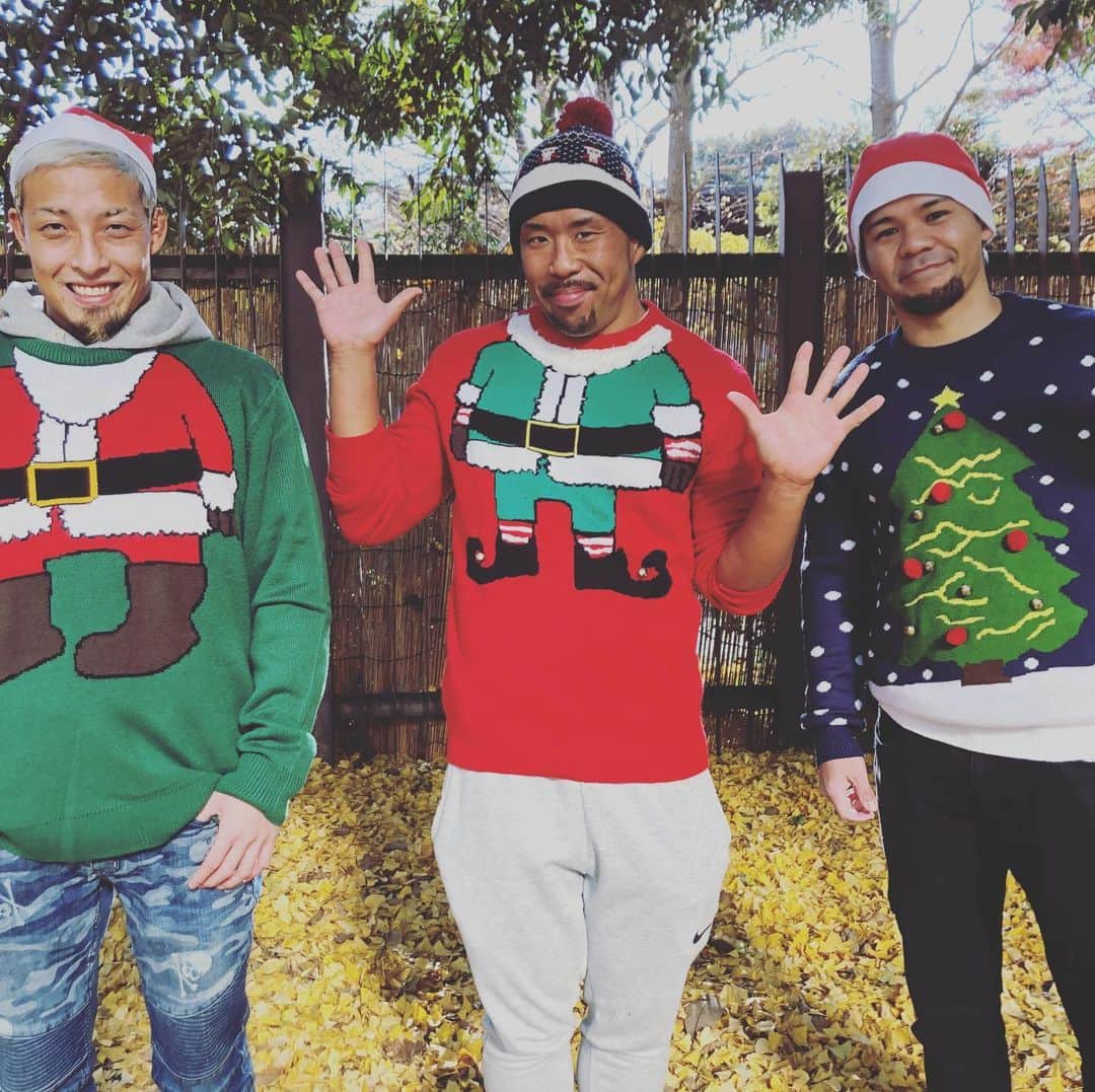 吉岡世起のインスタグラム：「クリスマスということで 本日裏で撮った写真 余談ですが こちら3人が着てるアウターは大原さんの私服だそうですw #クリスマス #フルスロ」