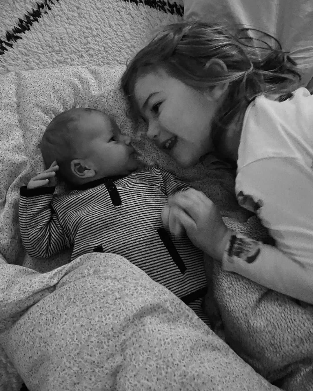 ペニーレ・タイスベックのインスタグラム：「Christmas morning my heart melted 🥺💔 Couldn’t wish for a better 🎁♥️」